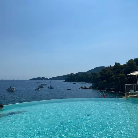 Luxe Escape, Finestra Su Portofino ראפאלו